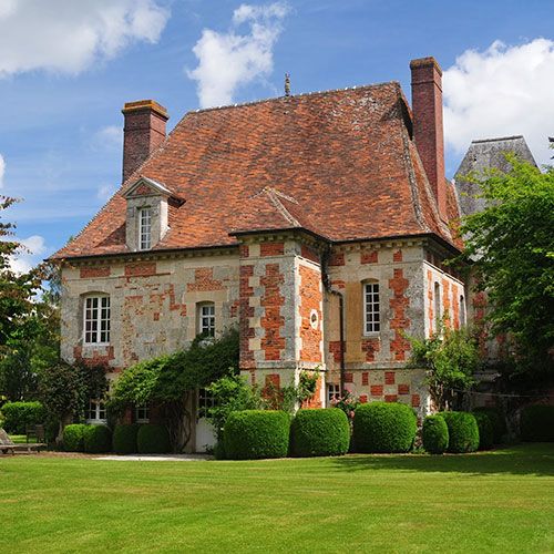 Who doesn't dream of a little French hideaway?